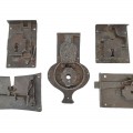 Lot de très vieilles serrures forgées, quincailleries anciennes  - 1