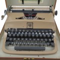 Machine à écrire, dactylo - 2