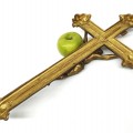 Magnifique crucifix en laiton  - 3