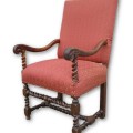 Magnifique fauteuil Européen rembourré, piétement torsadé - 1