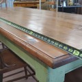 Magnifique table rustique avec pattes tournées, création à partir d'anciens matériaux  - 5