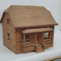 Maison miniature en bois, toit mansardé, art populaire - 2