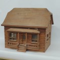 Maison miniature en bois, toit mansardé, art populaire - 5