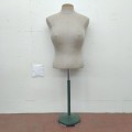 Mannequin décoratif sur pied  - 4