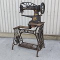Vintage shoemaker sewing machine  - 5