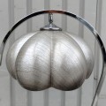 Paire de lampes mid-century-modern, abat-jour flower shaped en fibre de verre - 4