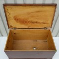 Little red antique box, dovetails assembly - 2