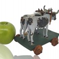 Little wooden beef on wheels toy  - 2