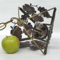 Petit luminaire décoré de feuilles et grappes de raisins, lustre, lampe, fixture   - 3