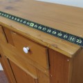 Petit meuble buffet, bahut en pin, clous carrés  - 5