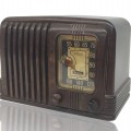 Vintage RCA Victor radio  - 1