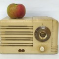 RCA Victor plastic radio  - 2