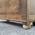 Petite armoire assemblée à poteaux, chevilles de bois et clous forgés, 8 caissons creux   - 12