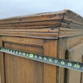 Petite armoire assemblée à poteaux, chevilles de bois et clous forgés, 8 caissons creux   - 8
