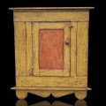 Petite armoire, encoignure antique, recolorée dans le passé - 1