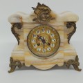 Petite horloge en marbre avec décoration en laiton - 4