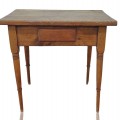 Petite table antique avec tiroir (tiroir refait dans le passé) - 1