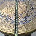 Petite table avec présentoir vitré et plateau asiatique  - 5