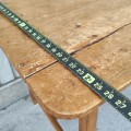Petite table en bois avec tiroir à traverse - 6