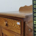 Petite table de chevet, chiffonnier  - 5