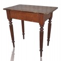 Petite table d'appoint antique avec pattes tournées  - 5