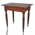 Petite table d'appoint antique avec pattes tournées  - 1
