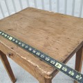 Petite table d'appoint un tiroir  - 4