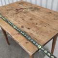 Petite table rustique avec tiroir - 3