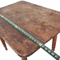 Petite table rustique en pin, pattes tournées - 3