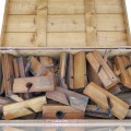 Plusieurs anciens rabots, outils en magasin - 1