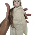 Rare petite poupée en porcelaine, Germany (voir autres photos pour condition) - 4