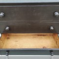Splendide commode antique en pin, assemblée à clous forgés, piétement galbé - 3