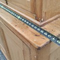 Superbe armoire vaisselier vitré 2 corps en pin, caissons creux et clous carrés - 4