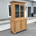Superbe armoire vaisselier vitré 2 corps en pin, caissons creux et clous carrés - 7