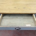 Table avec pattes tournées, création unique à partir d'anciens matériaux  - 11