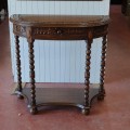 Carved half-moon table, refined details and period elegance - 2