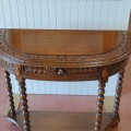 Carved half-moon table, refined details and period elegance - 4