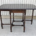 Table dite à barrières, piétement tourné - 2