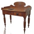 Table lave-main, pattes tournées et tête chantournée - 1