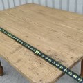Table rustique avec pattes tournées  - 3