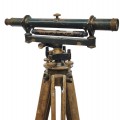 Théodolite Buff sur trépied bois, instrument de relevé d'arpenteur  - 2