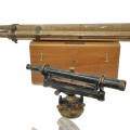 Théodolite Buff sur trépied bois, instrument de relevé d'arpenteur  - 1