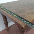 Très belle petite table à pattes tournées, couleur d'origine, plateau fait de 2 planches  - 4