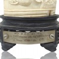 Trophée, vase et statuette asiatiques sculptés - 3