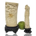Trophée, vase et statuette asiatiques sculptés - 4