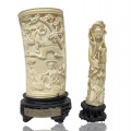 Trophée, vase et statuette asiatiques sculptés - 1